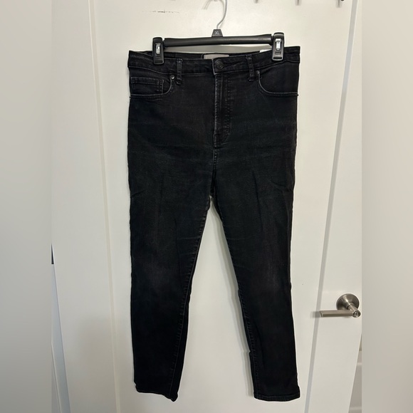 Everlane Slim Fit High-Rise Curvy Black Jeans - Picture 2 of 9
